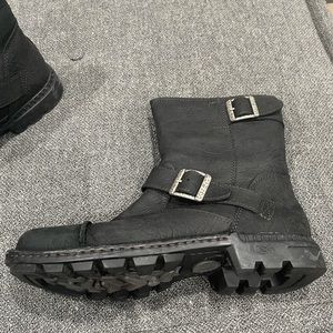 Men’s UGG Black Leather Size 9 Wool Lined Boots